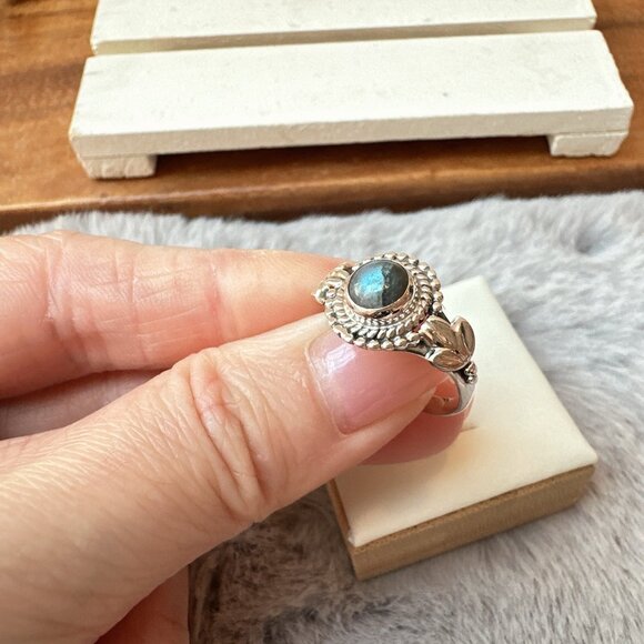 New Sterling Silver Labradorite Ring - Picture 2 of 6